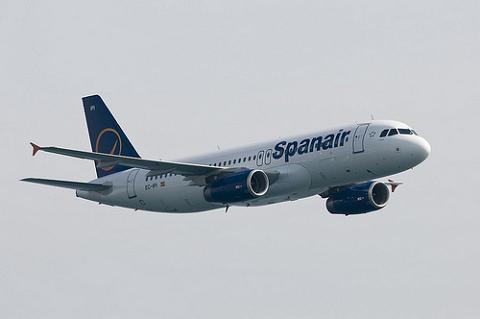Spanair podría operar las rutas que dejará Ryanair en Girona